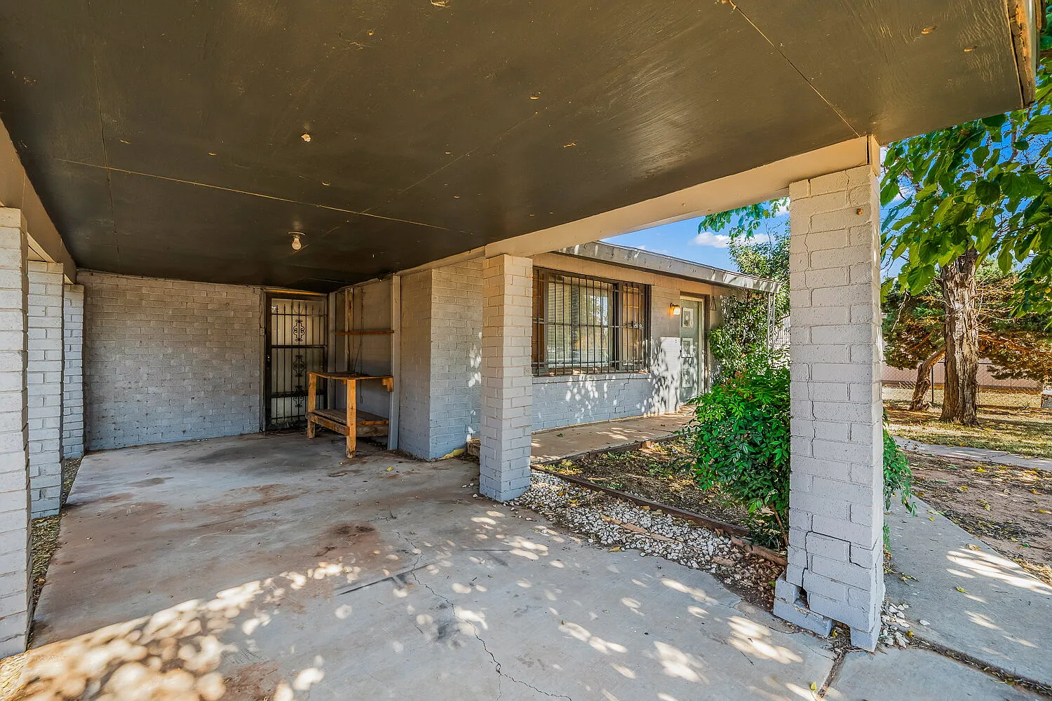 3 bed, 2.0 bath, 1694 sqft, $950 — Photo 2