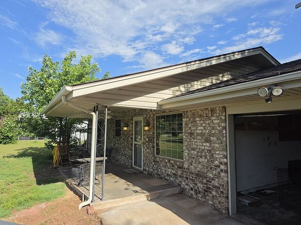 216 W Seward Rd