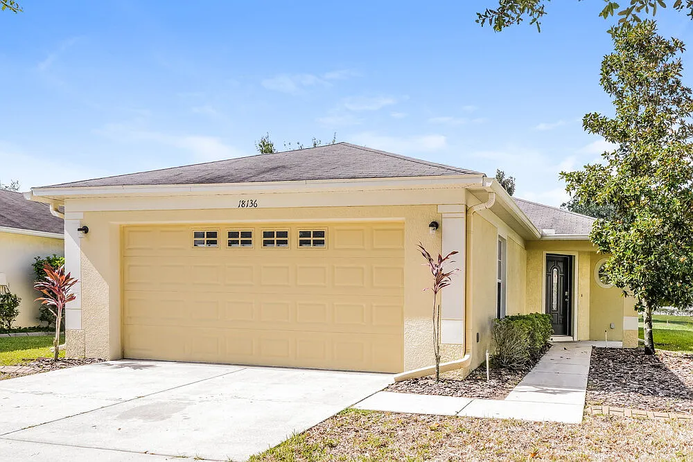 3 bed, 2.0 bath, 1271 sqft, $1,890 — Photo 1