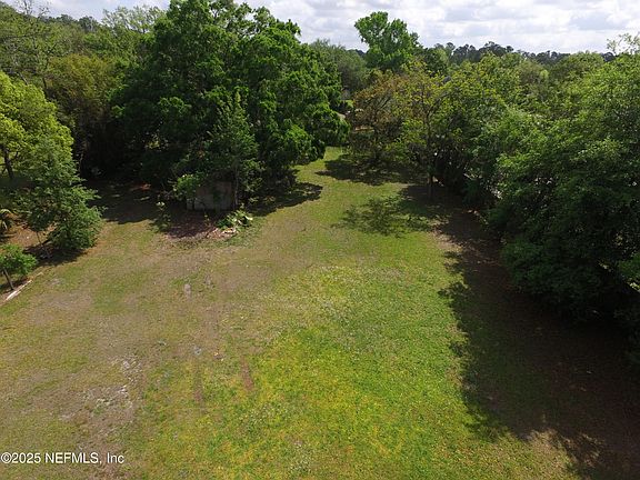5th image of 10748 CLYDESDALE Drive E