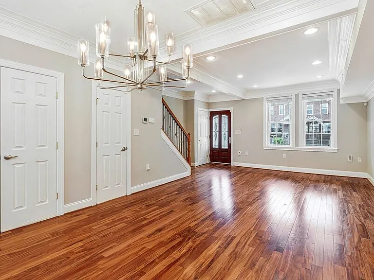919 Decatur St NW — Photo 7