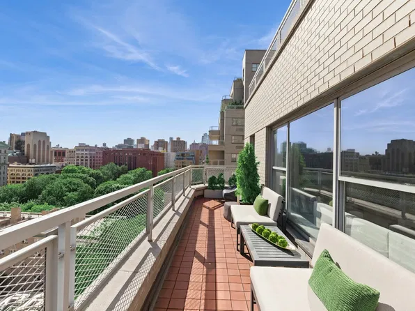 2 5th Avenue image 1 of 15