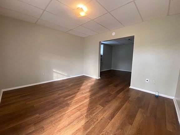 2nd image of 224 Lake St