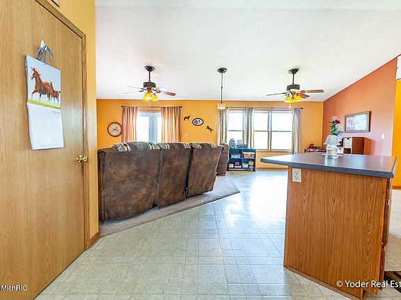 5th image of 2975 White Tail Dr
