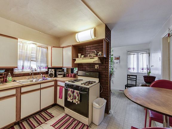 5th image of 2314 Virginia Ave