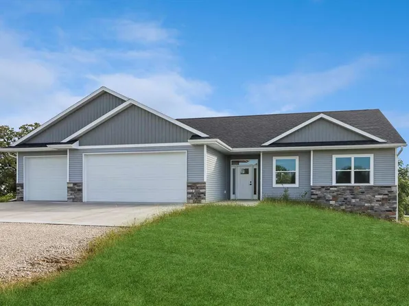 2792 Firefox Dr, Williamsburg, IA 52361