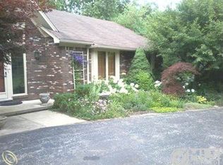 1965 Golfcrest Dr, Commerce Township, MI