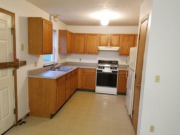 4th image of 1006 N Horsman St
