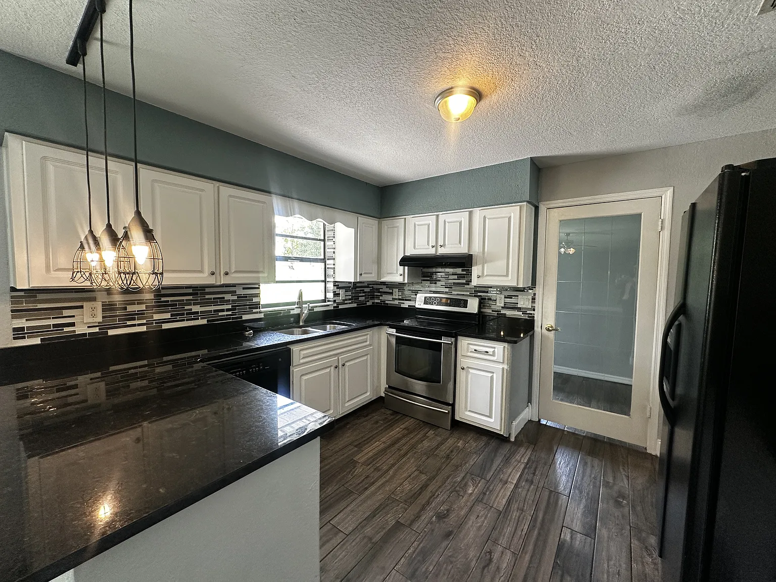 5020 NE 7th St - 1 — Photo 4