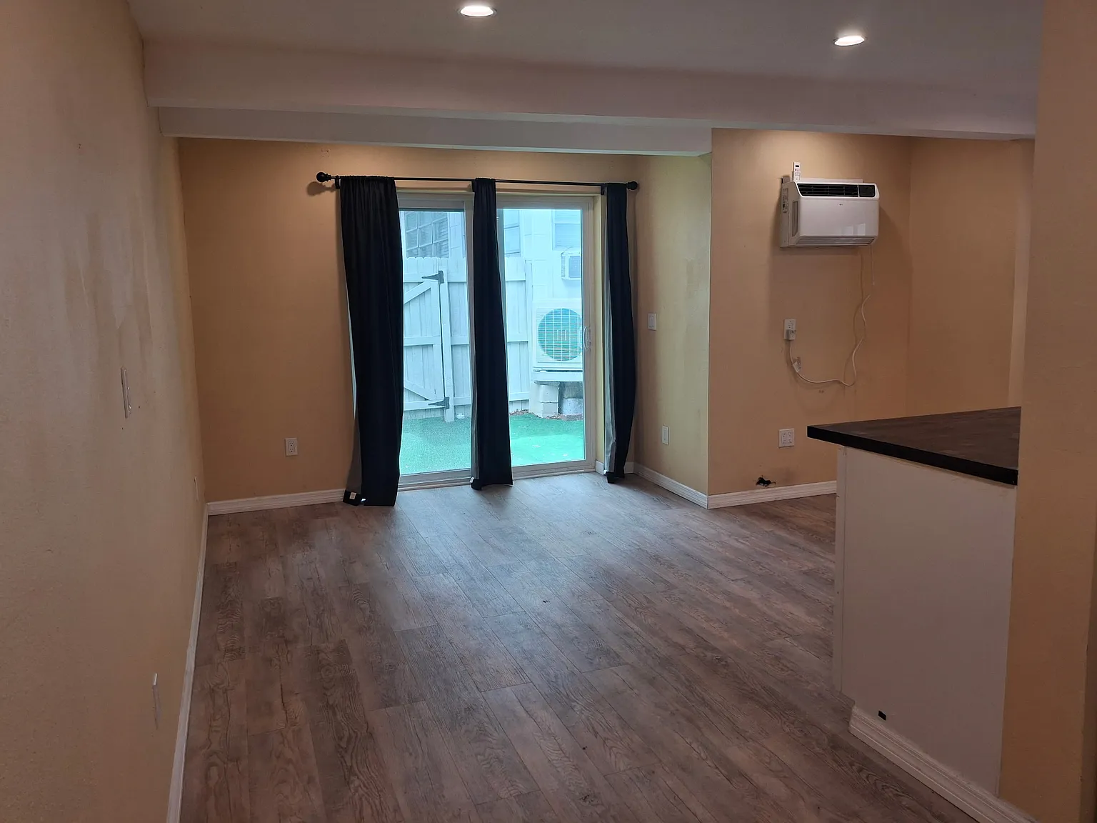 Studio, 420 sqft, $1,450 — Photo 4