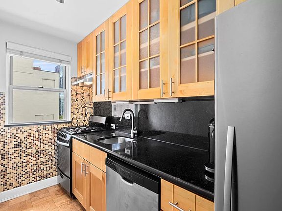 4th image of 201 E 37th St APT 11B