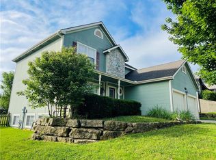 3809 Clayton Dr, Leavenworth, KS 66048