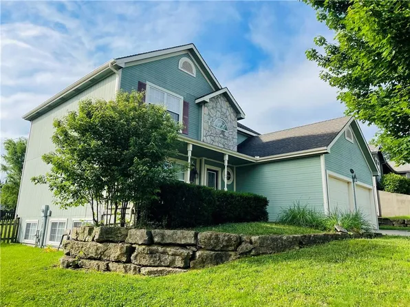 3809 Clayton Dr, Leavenworth, KS 66048