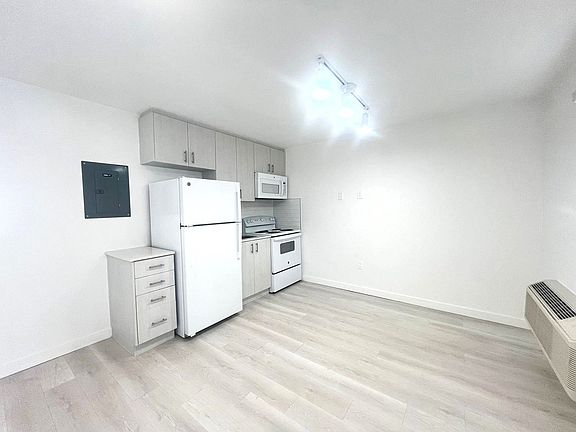 4th image of 1540 NW 1st Ct #1535-7
