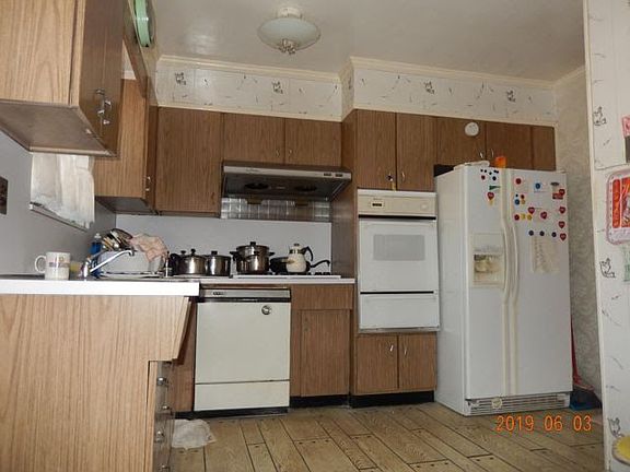 4th image of 1631 E 94th St
