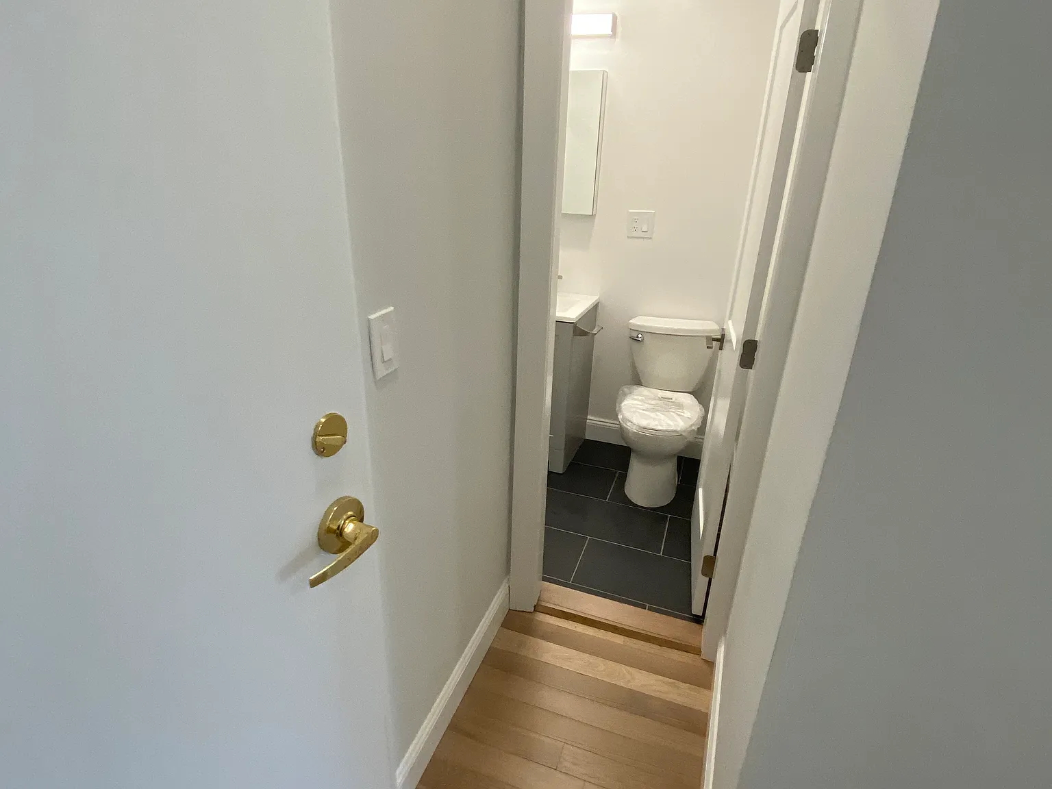 Studio, 500 sqft, $2,500 — Photo 3