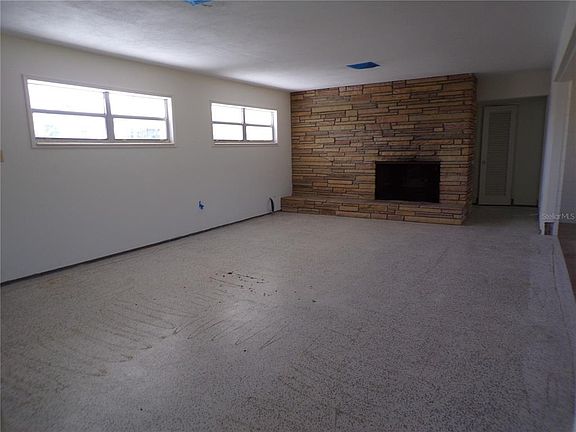 5th image of 1124 Sunset Dr