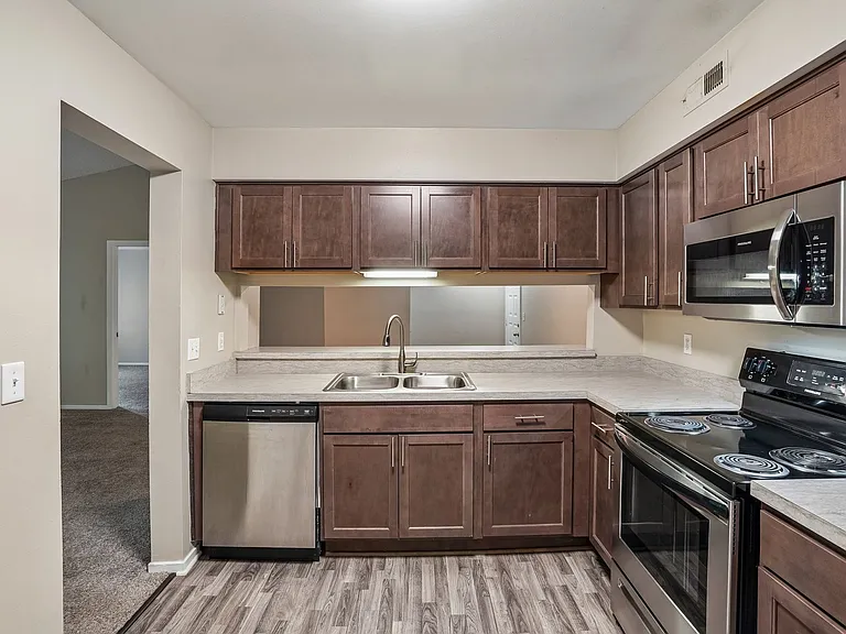 Boulevard Apartments — Photo 7