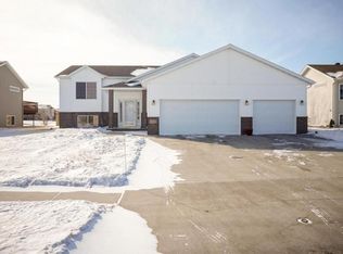4248 41st Ave S, Fargo, ND 58104