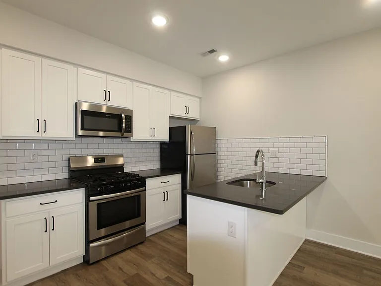 East Main Manayunk Apartments — Photo 47