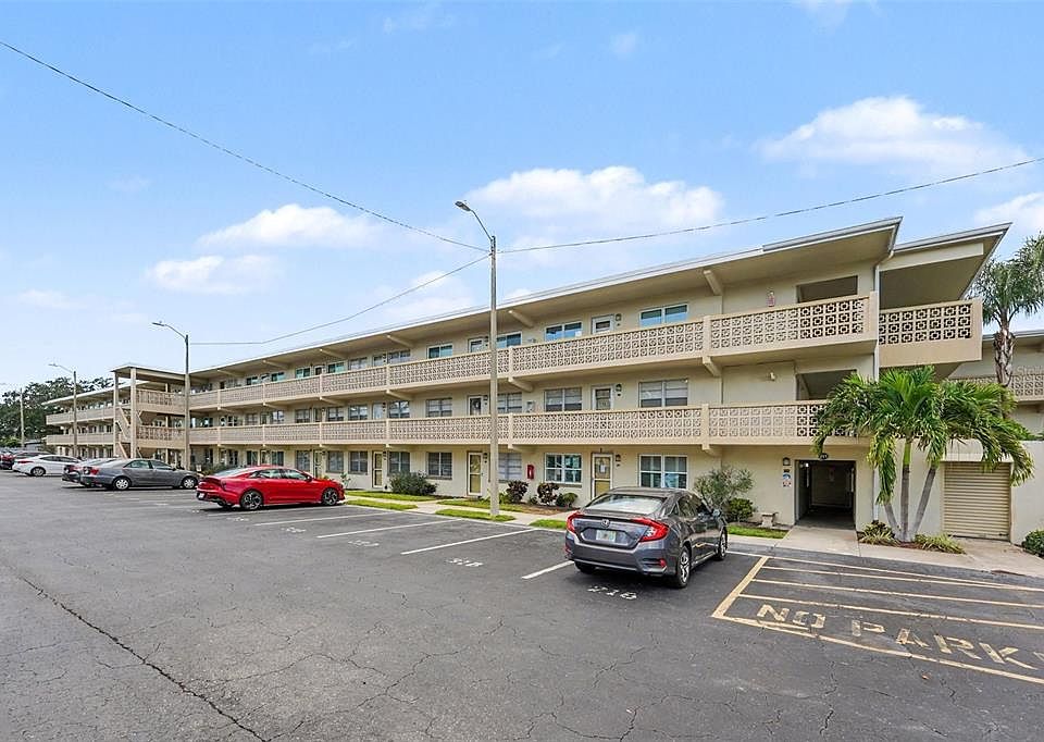 1st image of 951 79TH AVENUE N APT 322
