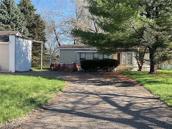 3rd image of 3812 Mahoning Rd NE