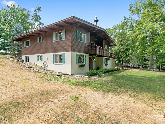 5th image of 4025 Applewood Ln