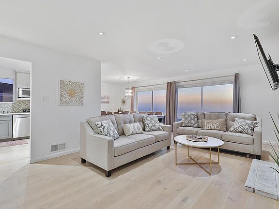 4th image of 1109 Skyline Dr