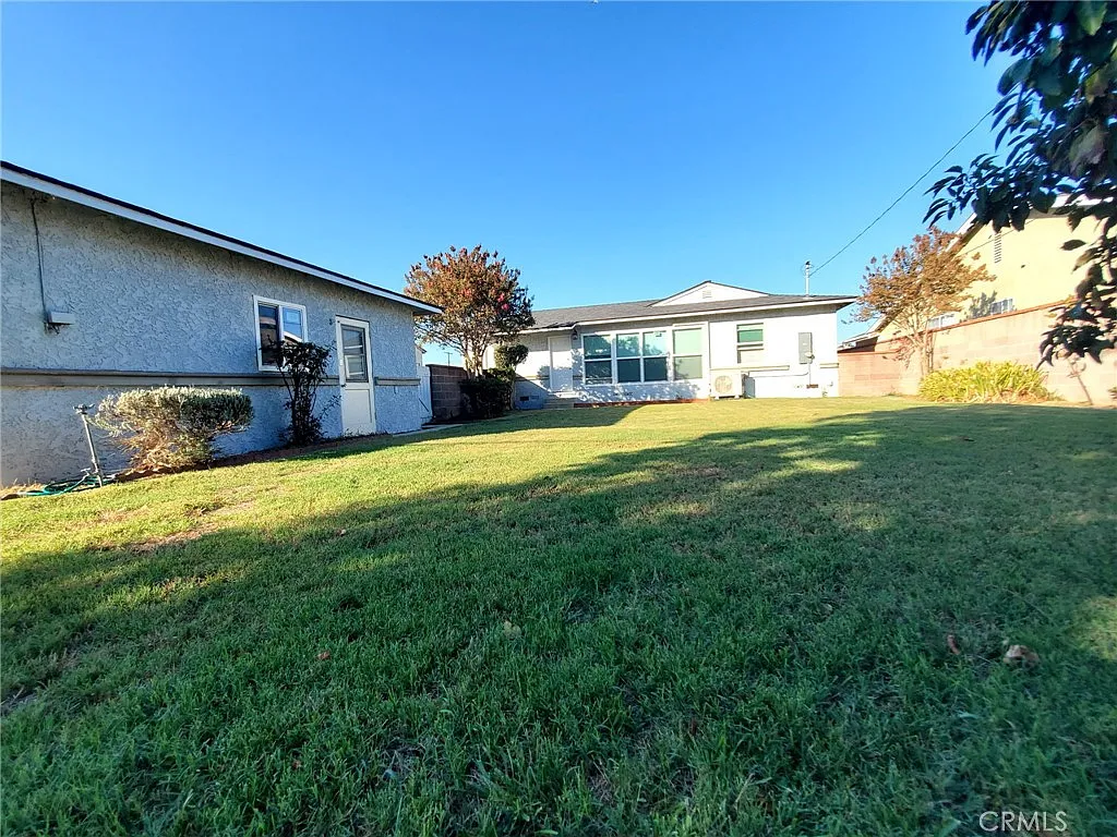 3 bed, 1170 sqft, $3,950 — Photo 3