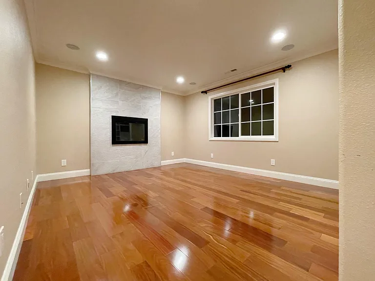 387 Alicia Way — Photo 12