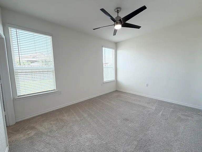 5530 Castle Brook Dr — Photo 11