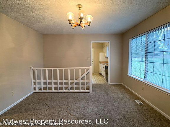 5th image of 24 NW Lakeview Blvd APT B