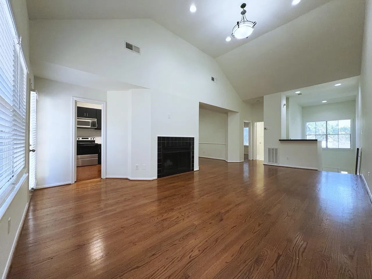 2 bed, 2.0 bath, 1668 sqft, $2,500 — Photo 2