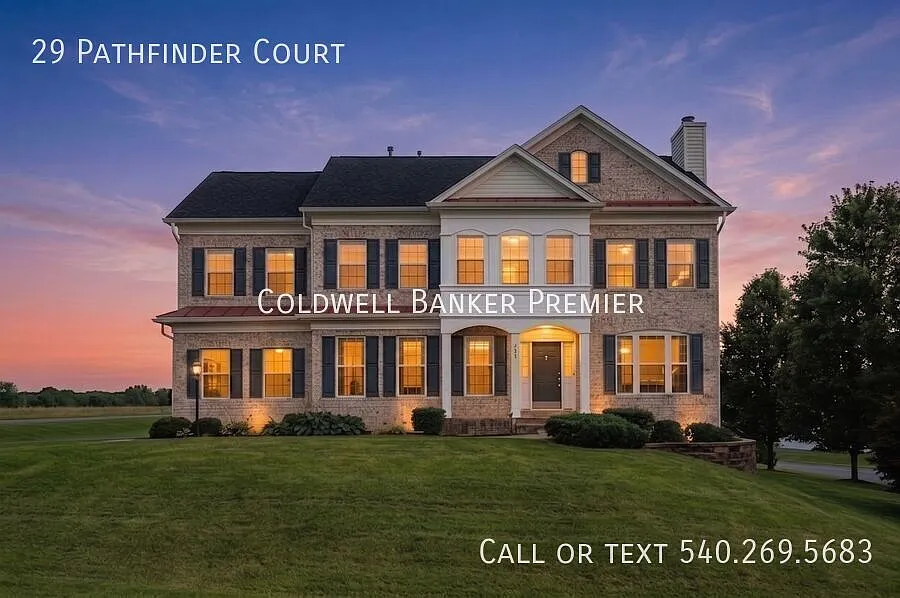 Stunning Upgraded Home for Rent Spacious, Elegant, and Perfect for Entertaining! — Photo 2