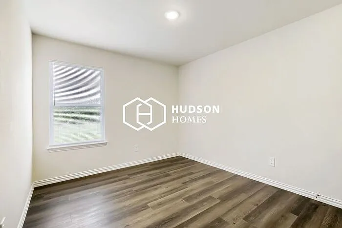 336 Bounding Main St — Photo 7