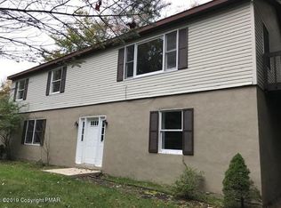 1878 Beverly Ct, Tobyhanna, PA 18466