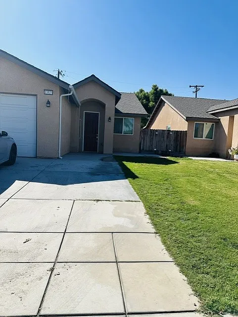 3 bed, $2,200 — Photo 2