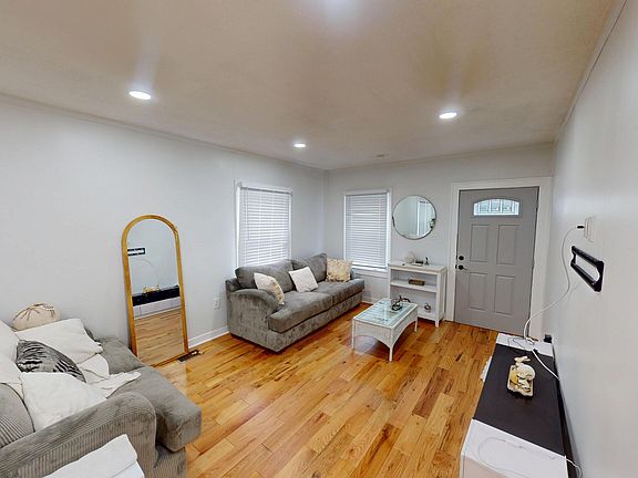 4th image of 3412 E 9th St