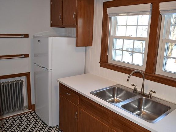2nd image of 155 Vernon St Unit 155
