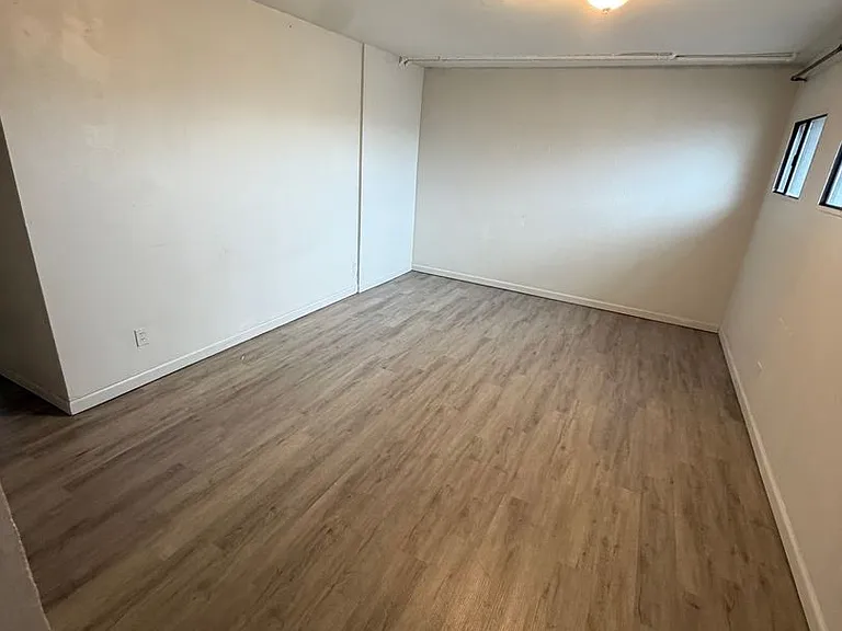 4064 S Broadway — Photo 11