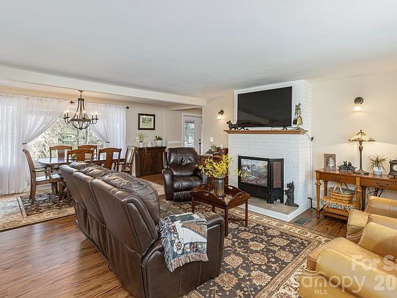 3rd image of 306 Taylor St