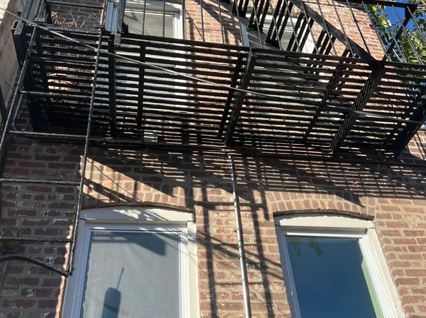 382 Avenue P image 14 of 19