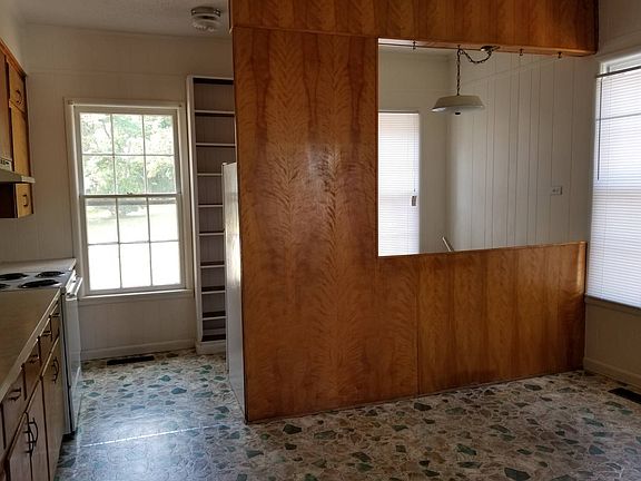 5th image of 109 S Montgomery St