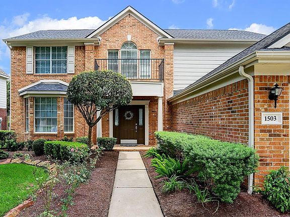 Walk up the sidewalk to this pristine "pride of ownership" home that has modern updates and a great floorplan. Roof was replace in 2018.