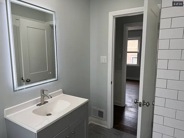 9028 S Carpenter St — Photo 3