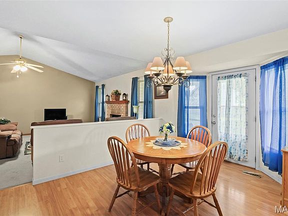 4th image of 8 Knoll Ridge Ct