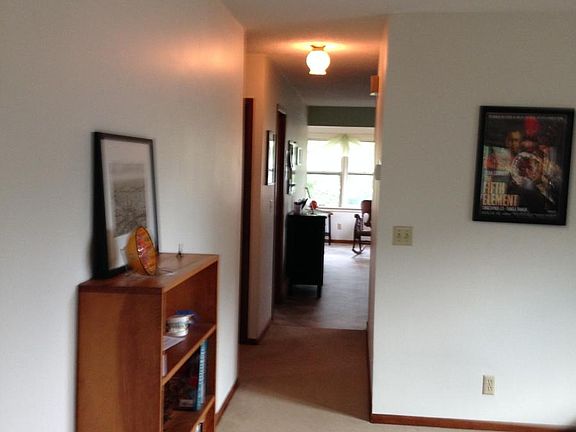hall between living room / dining area and kitchen