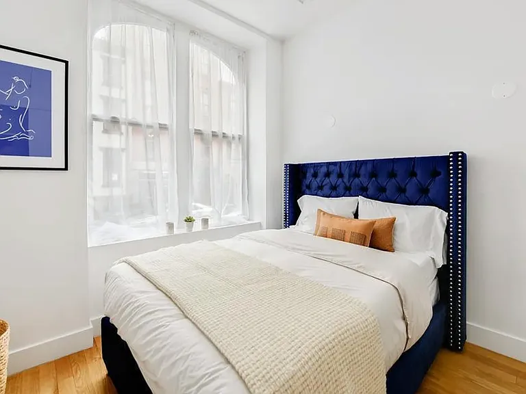 223 W 10th St #B — Photo 9