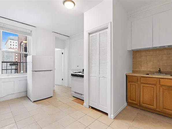 121 Washington Street image 2 of 11