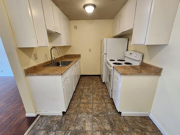 3rd image of 5227-5233 Brooklyn Ave NE #5227-1
